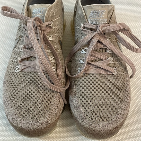 Nike Women’s Vaparmax Flyknit Chrome Sunset Glow Size 6.5 - Picture 9 of 13